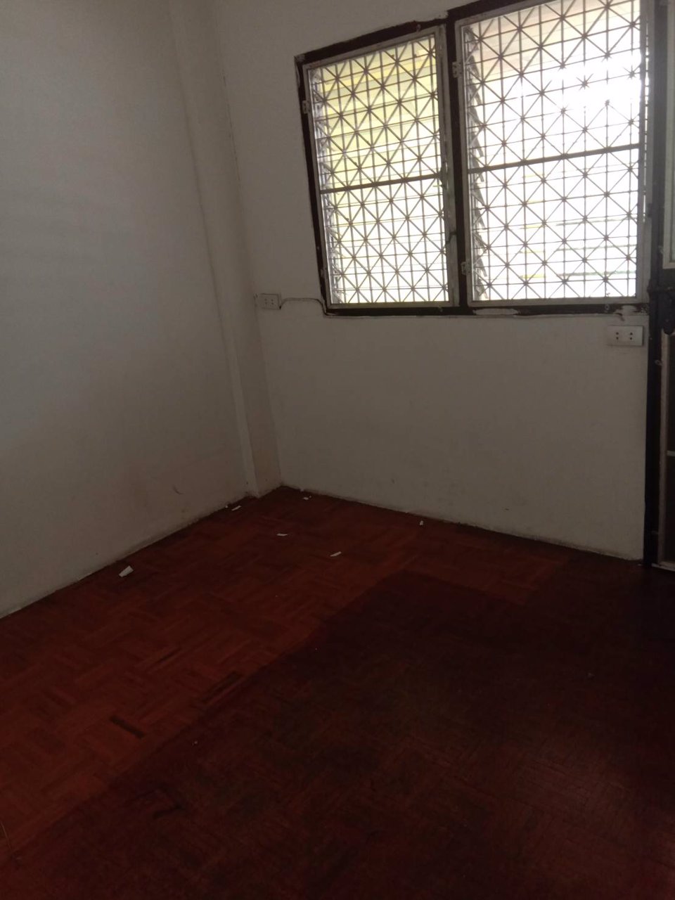 code5682-ให้เช่าทาวน์เฮ้าส์-3ชั้น-ทำเลดี-ติดถนนใหญ่ซอยแฮปปี้แลนด์-ตรงข้าม-the-mall-บางกะปิ-ค้าขายได้