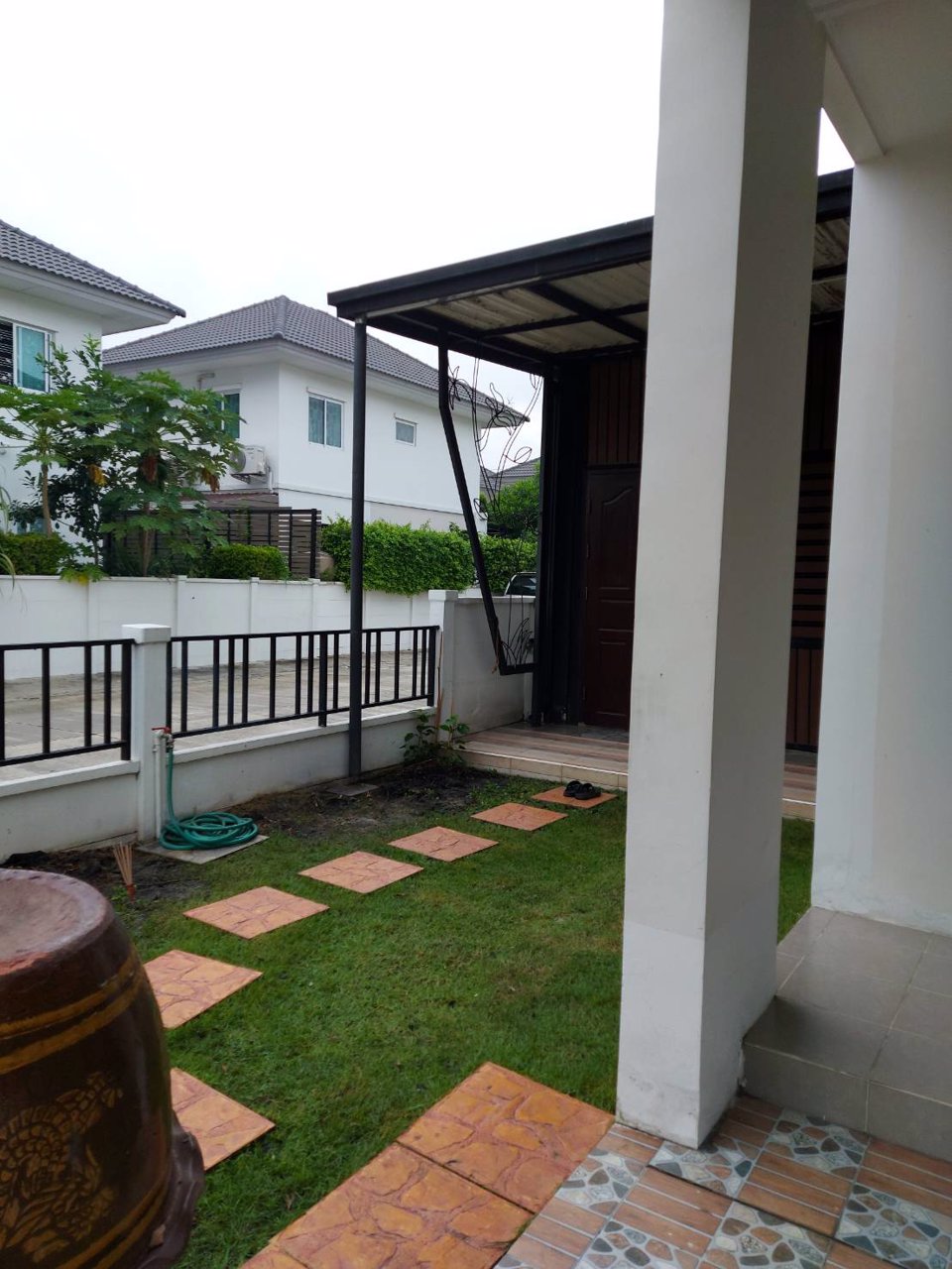 ขายบ้านแฝด-2-ชั้น-หมู่บ้านแกรนด์-พลีโน่-ท่าน้ำนนท์-ตบางศรีเมือง-อเมืองนนทบุรี-หลังมุม