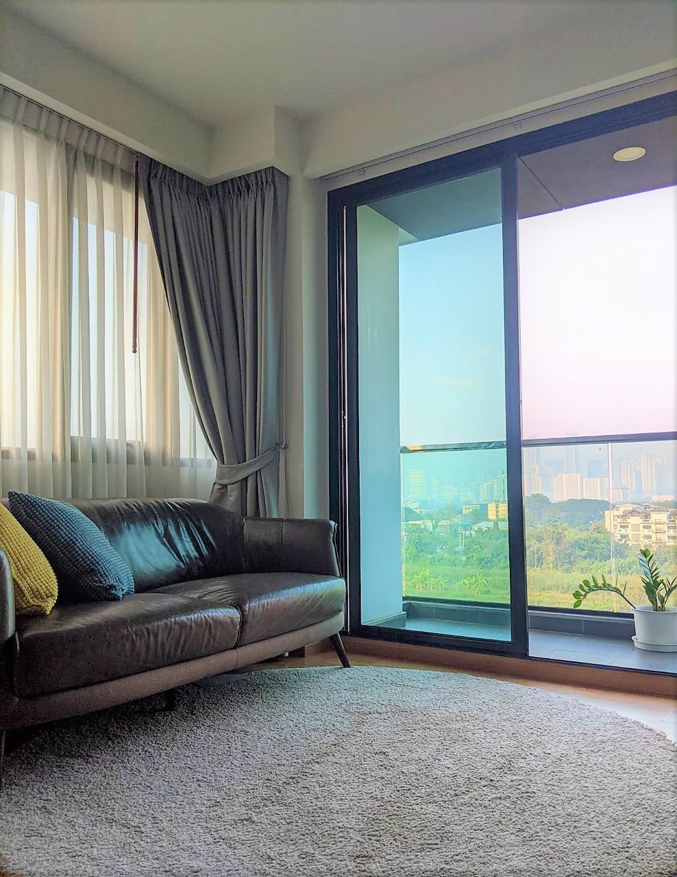ขายคอนโดjry-ผนังห้องไม่ชนใคร-ห้องมุมวิวสวย-ส่วนตัว-ใจกลางเมืองบรรยากาศรีสอร์ท