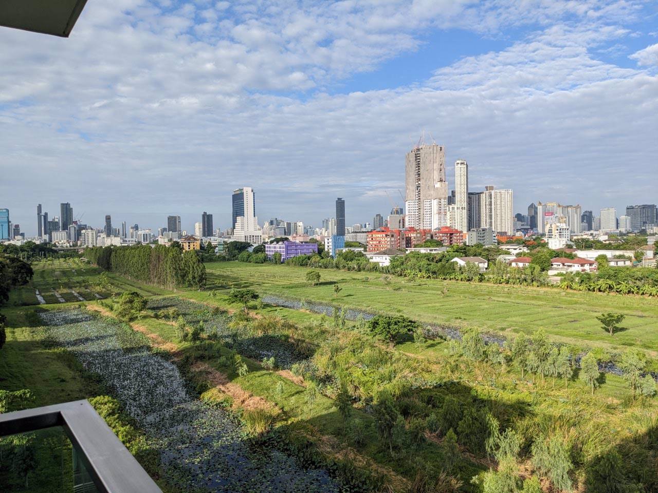 ขายคอนโดjry-ผนังห้องไม่ชนใคร-ห้องมุมวิวสวย-ส่วนตัว-ใจกลางเมืองบรรยากาศรีสอร์ท