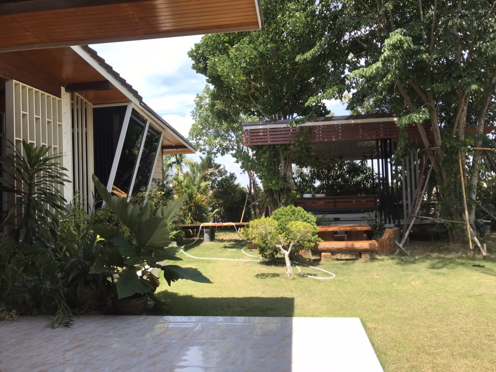 บ้านเดี่ยว-ทรงโมเดิร์น-บ้านสวน-ใกล้ตัวเมือง-นครปฐม