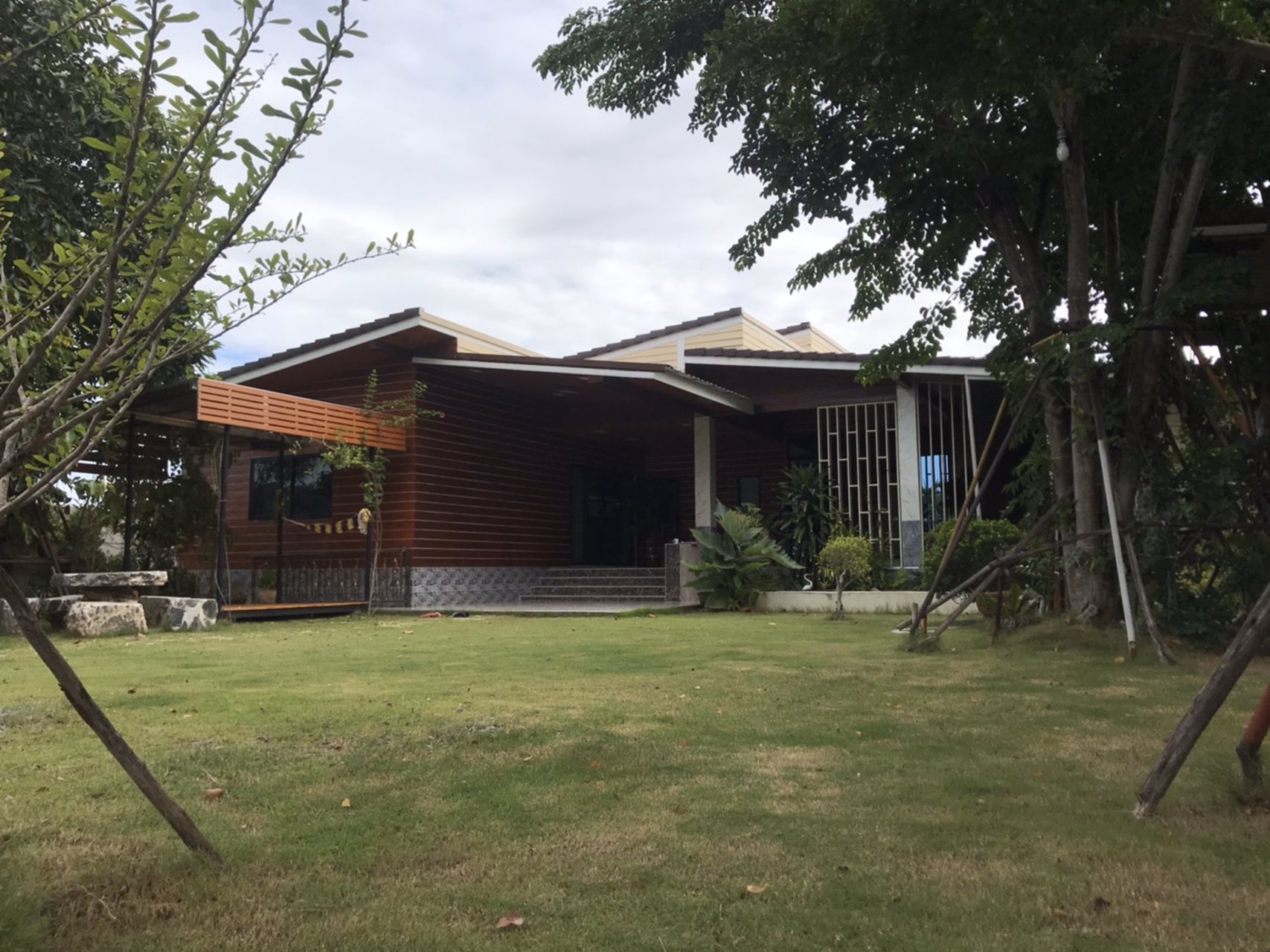 บ้านเดี่ยว-ทรงโมเดิร์น-บ้านสวน-ใกล้ตัวเมือง-นครปฐม