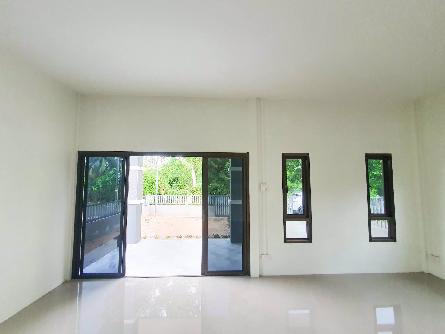 บ้านใหม่เพิ่งสร้างเสร็จ-ราคาดีมว๊ากกกก-ขายต่ำกว่าประเมิน-พร้อมเข้าอยู่ได้เลยจ้า