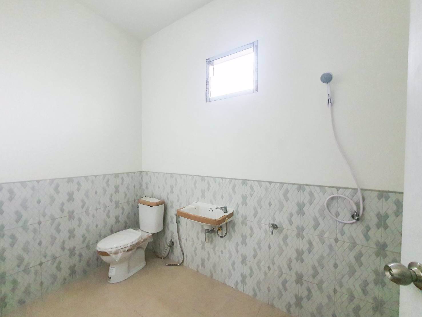 บ้านใหม่เพิ่งสร้างเสร็จ-ราคาดีมว๊ากกกก-ขายต่ำกว่าประเมิน-พร้อมเข้าอยู่ได้เลยจ้า