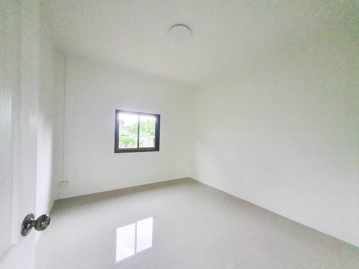 บ้านใหม่เพิ่งสร้างเสร็จ-ราคาดีมว๊ากกกก-ขายต่ำกว่าประเมิน-พร้อมเข้าอยู่ได้เลยจ้า