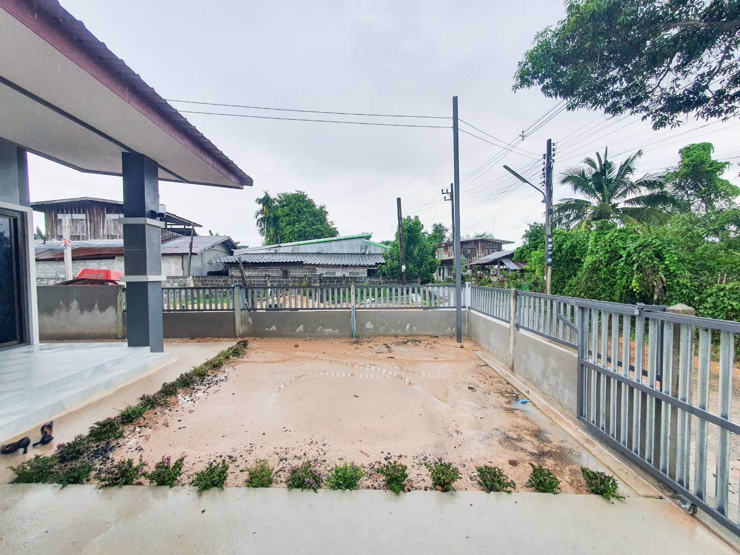 บ้านใหม่เพิ่งสร้างเสร็จ-ราคาดีมว๊ากกกก-ขายต่ำกว่าประเมิน-พร้อมเข้าอยู่ได้เลยจ้า