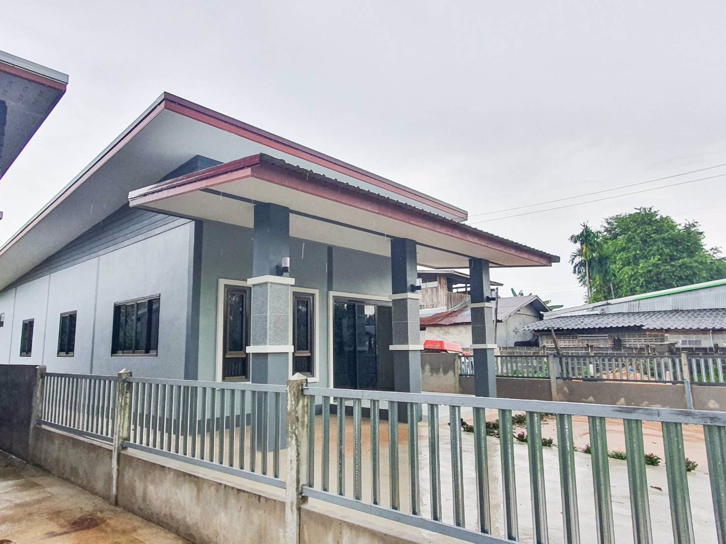 บ้านใหม่เพิ่งสร้างเสร็จ-ราคาดีมว๊ากกกก-ขายต่ำกว่าประเมิน-พร้อมเข้าอยู่ได้เลยจ้า