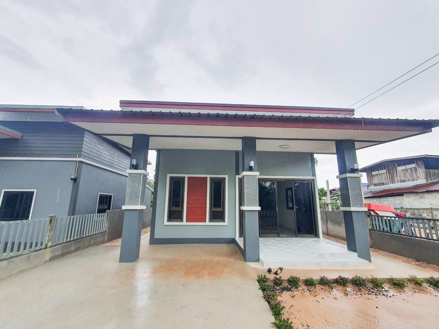 บ้านใหม่เพิ่งสร้างเสร็จ-ราคาดีมว๊ากกกก-ขายต่ำกว่าประเมิน-พร้อมเข้าอยู่ได้เลยจ้า