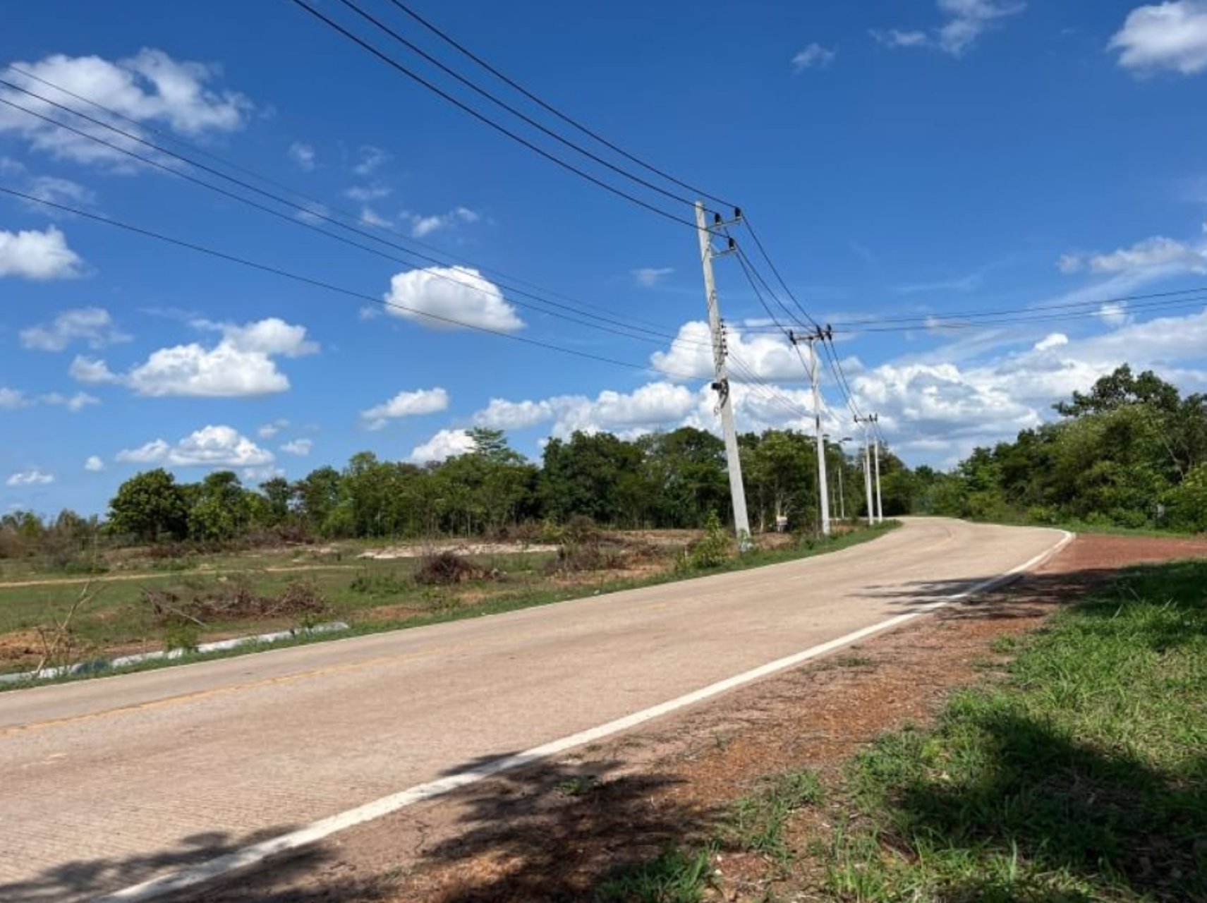 ขายที่ดิน1ไร่-ติดถนนทางหลวงชนบทบ้านนาอ่างไปบ้านสร้างพอก