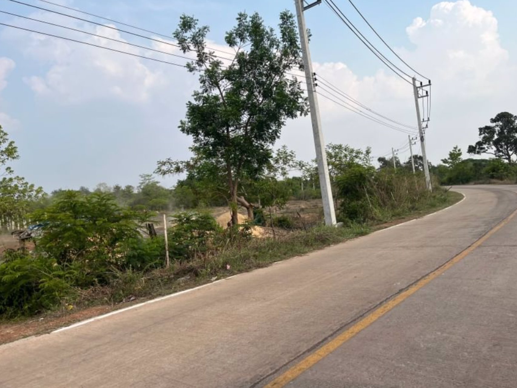 ขายที่ดิน1ไร่-ติดถนนทางหลวงชนบทบ้านนาอ่างไปบ้านสร้างพอก