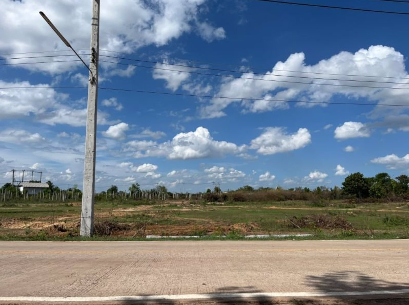 ขายที่ดิน1ไร่-ติดถนนทางหลวงชนบทบ้านนาอ่างไปบ้านสร้างพอก