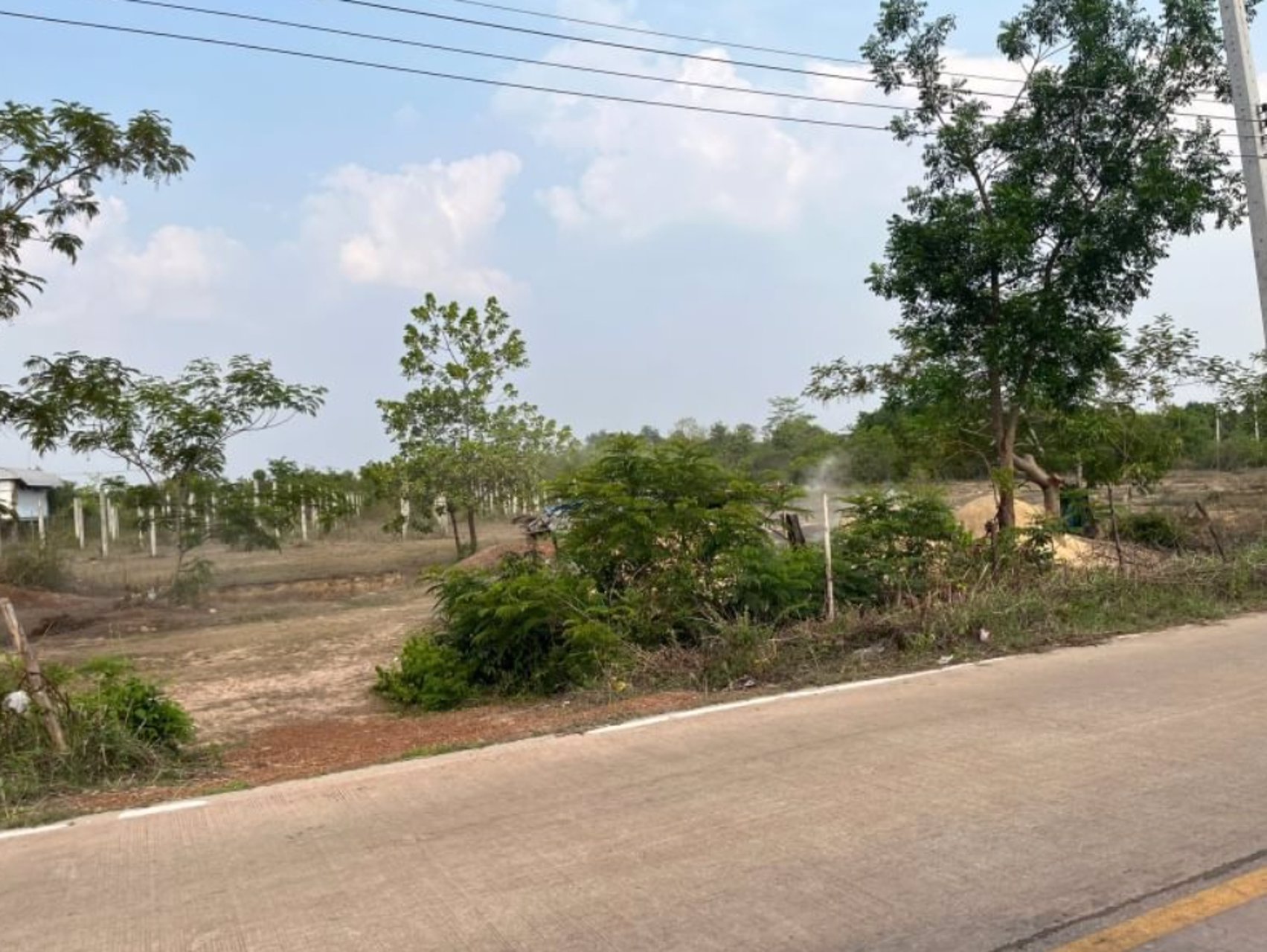 ขายที่ดิน1ไร่-ติดถนนทางหลวงชนบทบ้านนาอ่างไปบ้านสร้างพอก