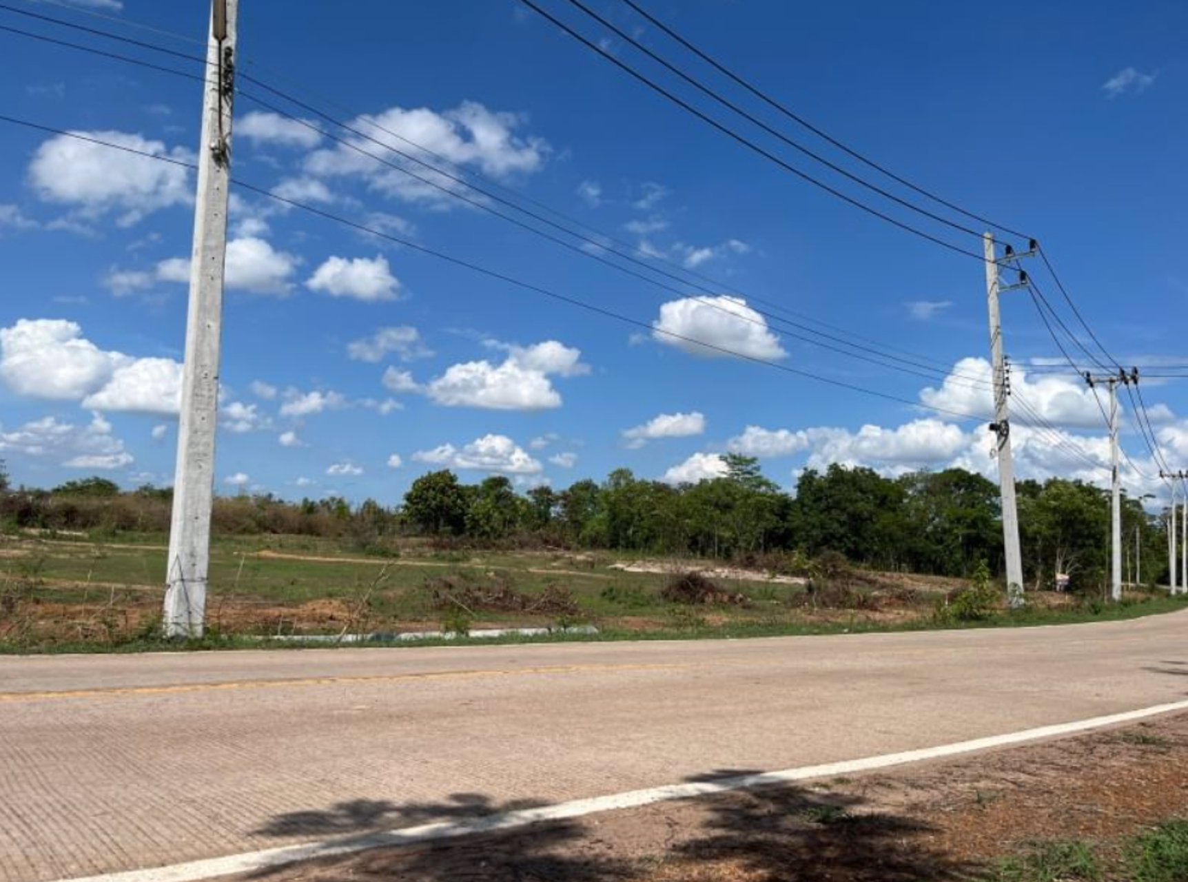 ขายที่ดิน1ไร่-ติดถนนทางหลวงชนบทบ้านนาอ่างไปบ้านสร้างพอก