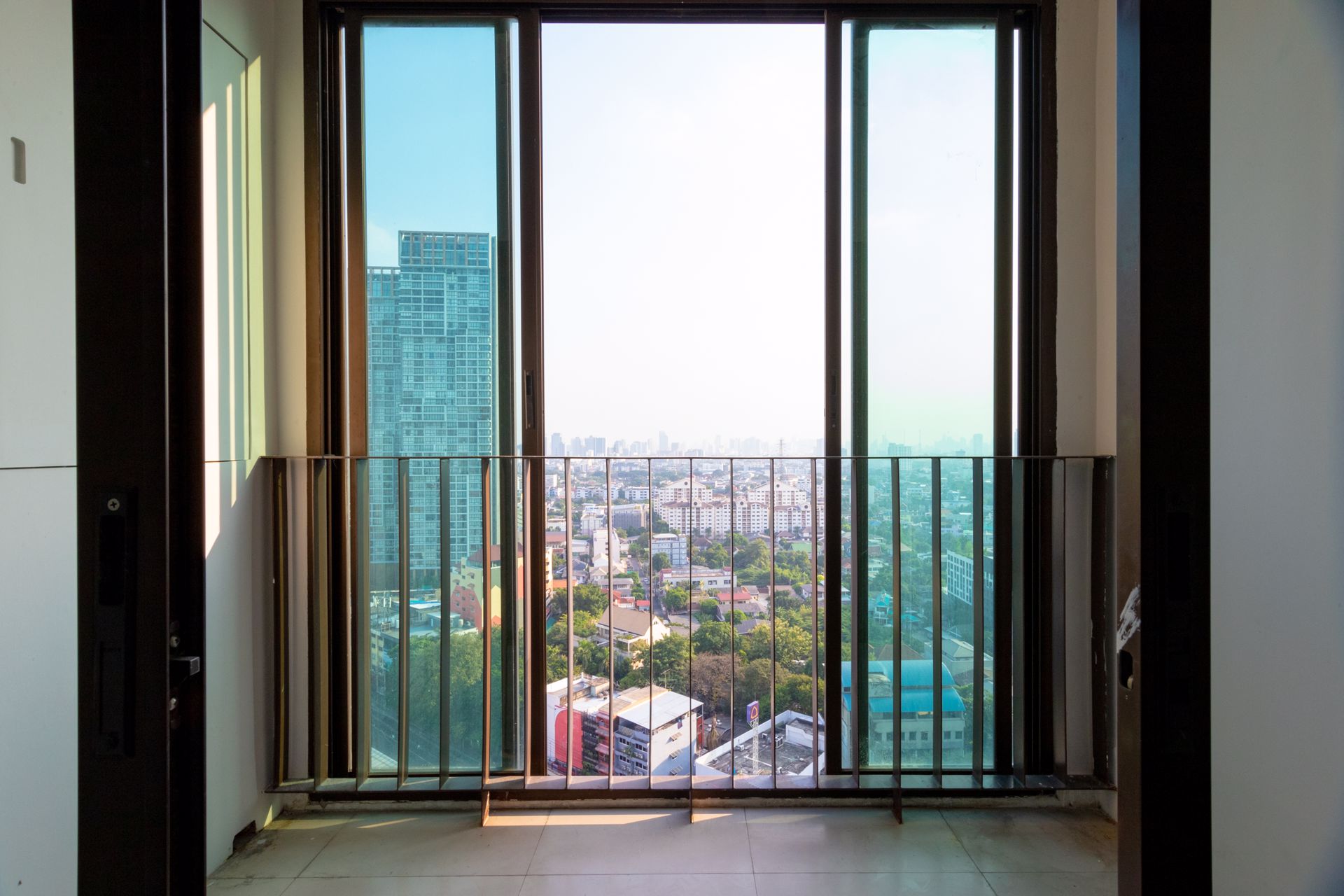 ขายด่วนคอนโด-ideo-ลาดพร้าว-5-ชั้น21-ห้องมุม-วิวสวย-ใจกลางเมือง-เดินทางสะดวก