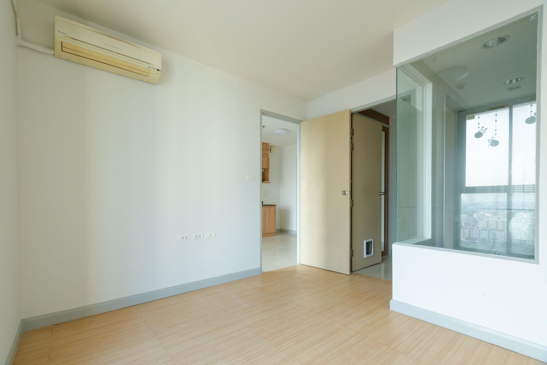 ขายด่วนคอนโด-ideo-ลาดพร้าว-5-ชั้น21-ห้องมุม-วิวสวย-ใจกลางเมือง-เดินทางสะดวก