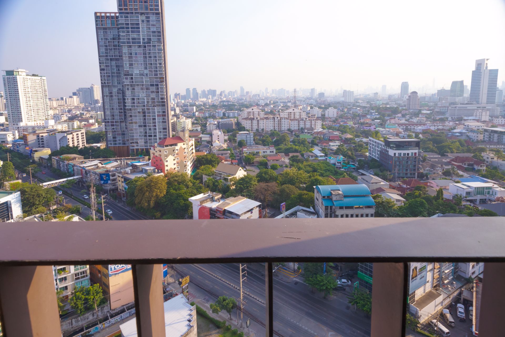 ขายด่วนคอนโด-ideo-ลาดพร้าว-5-ชั้น21-ห้องมุม-วิวสวย-ใจกลางเมือง-เดินทางสะดวก