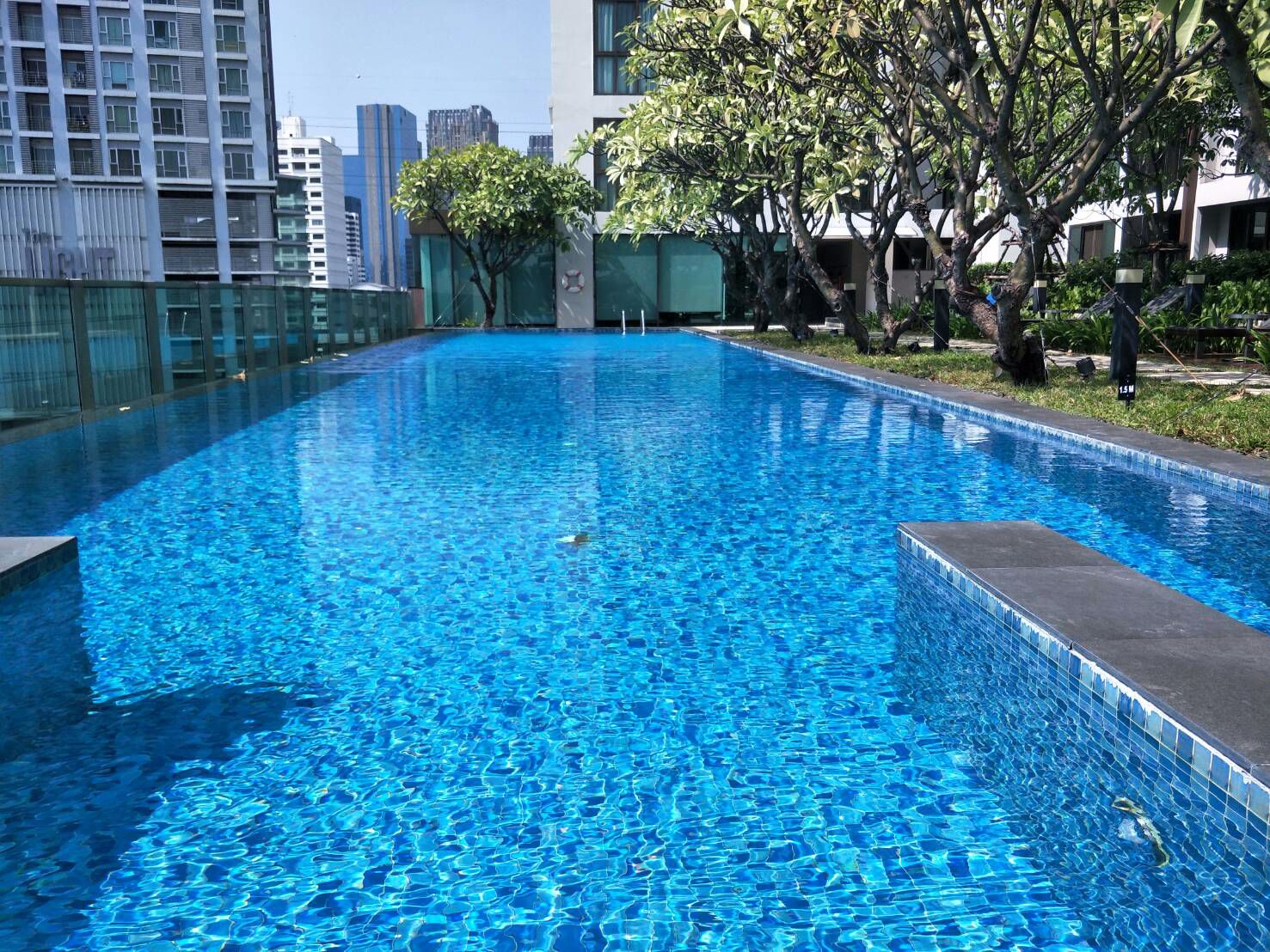 ขายด่วนคอนโด-ideo-ลาดพร้าว-5-ชั้น21-ห้องมุม-วิวสวย-ใจกลางเมือง-เดินทางสะดวก