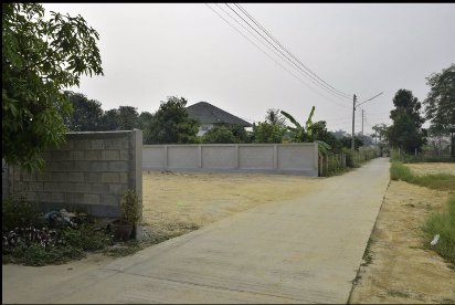 ขายที่ดินเปล่าเมืองเชียงใหม่-100-ตรว-ถมแล้ว-รั้วคอนกรีต-ห่างถนนวงแหวนรอบ-3-ไม่ถึง-100-เมตร-โฉนดพร้อ