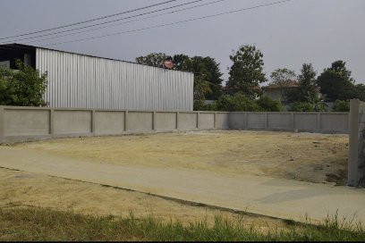 ขายที่ดินเปล่าเมืองเชียงใหม่-100-ตรว-ถมแล้ว-รั้วคอนกรีต-ห่างถนนวงแหวนรอบ-3-ไม่ถึง-100-เมตร-โฉนดพร้อ