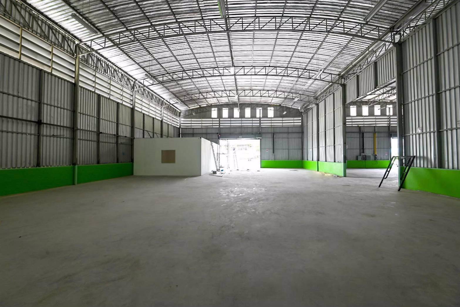 โกดังให้เช่าพร้อมสำนักงาน-2448-ตรม-ถร่มเกล้า-ซอย-21-7-แบ่งเช่าได้-กรุงเทพมหานคร