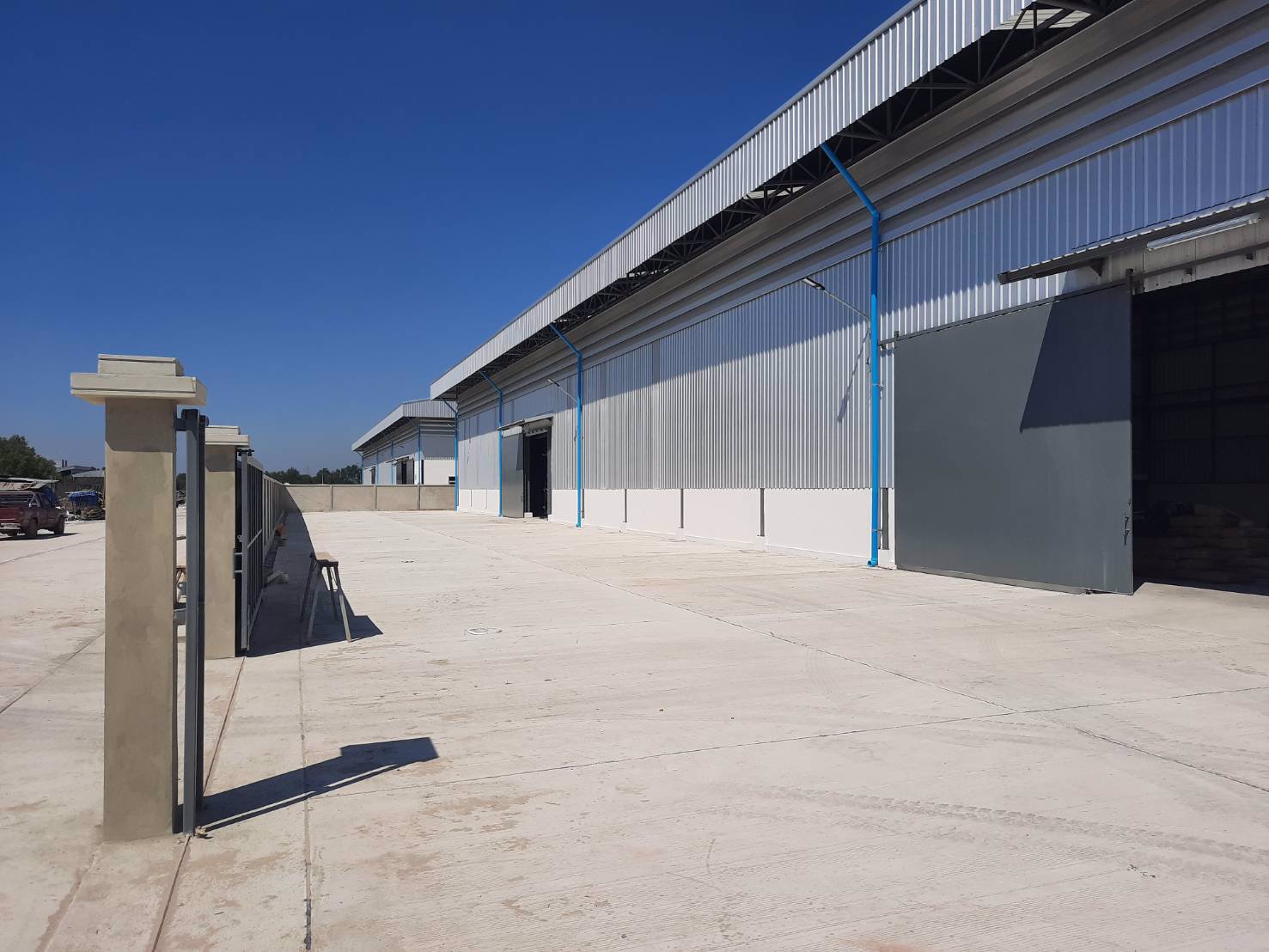 ให้เช่า-โกดังสร้างเสร็จใหม่-ขนาด-18×75×8-เมตร-มีชั้นลอย-18×40×3-เมตร-เมือง-สมุทรสาคร