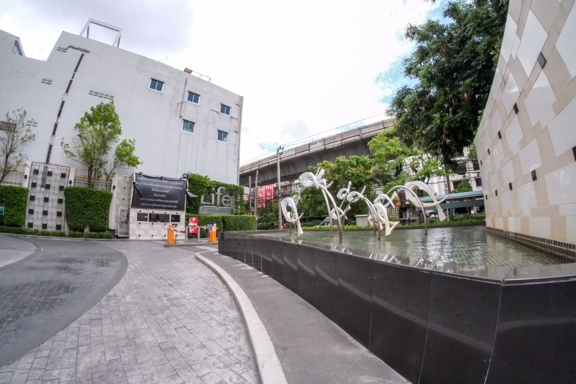 ให้เช่าคอนโด-lifesukumvit-65-ติดทางลง-bts-พระโขนง-ดีโคตร-ๆ-t062-1574449