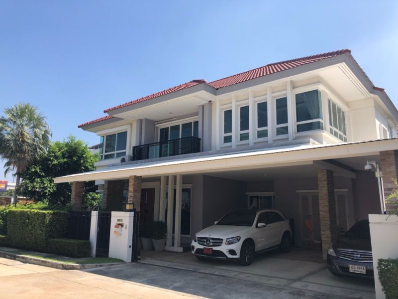 ขายบ้านเดียว-แกรนด์-บางกอก-บูเลอวาร์ด-รามอินทรา-หลังมุม-ติดถนนเมน-ถูกสุดในโครงการ