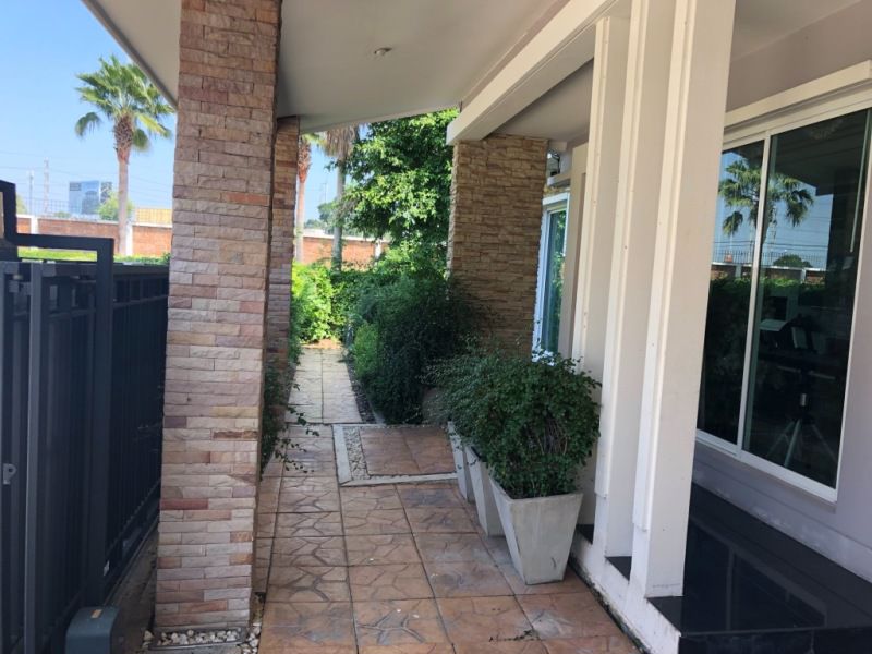 ขายบ้านเดียว-แกรนด์-บางกอก-บูเลอวาร์ด-รามอินทรา-หลังมุม-ติดถนนเมน-ถูกสุดในโครงการ