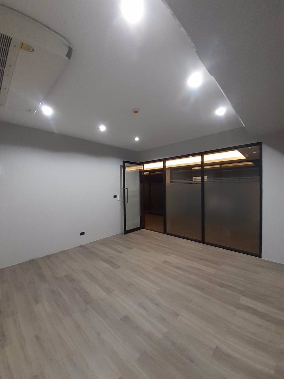 ให้เช่าพื้นที่สำนักงานขนาด-18-ตรม-ทำเลแจ้งวัฒนะ-เมืองทองธานี-ใกล้รถไฟฟ้าสายสีชมพู