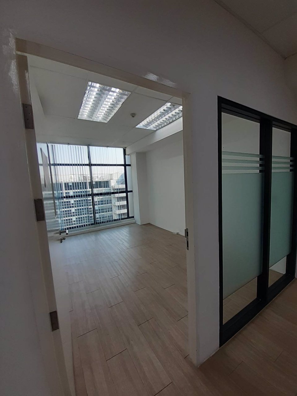 ให้เช่าพื้นที่สำนักงานขนาด-185-ตรม-เริ่มต้น-290-บ-ตรม-ทำเลแจ้งวัฒนะ-เมืองทองธานี-ใกล้รถไฟฟ้า