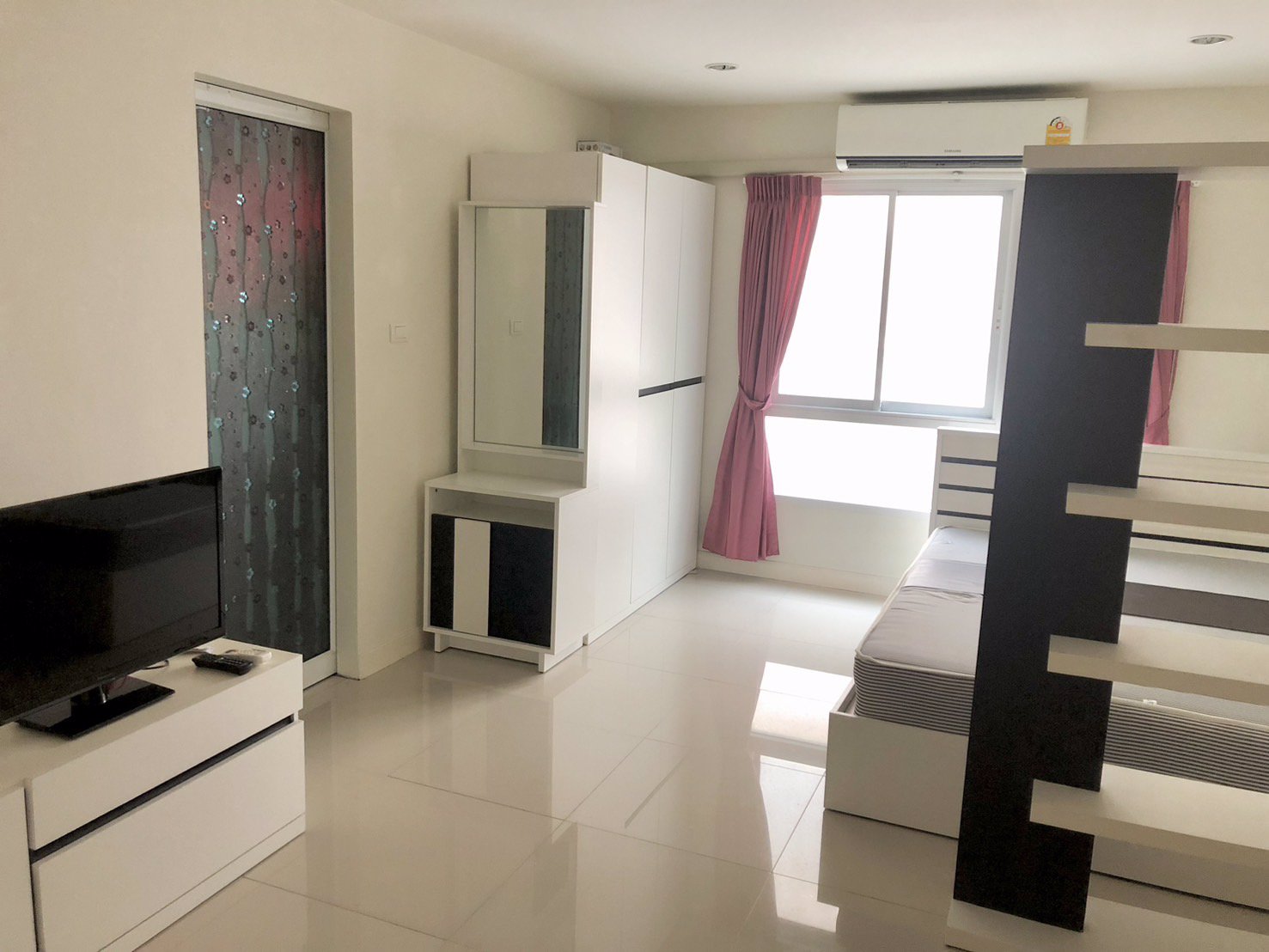 ขายคอนโด-แนวรถไฟฟ้า-ฟรีค่าใช้จ่ายวันโอน-the-hub-condo-ย่านรามคำแหง-164