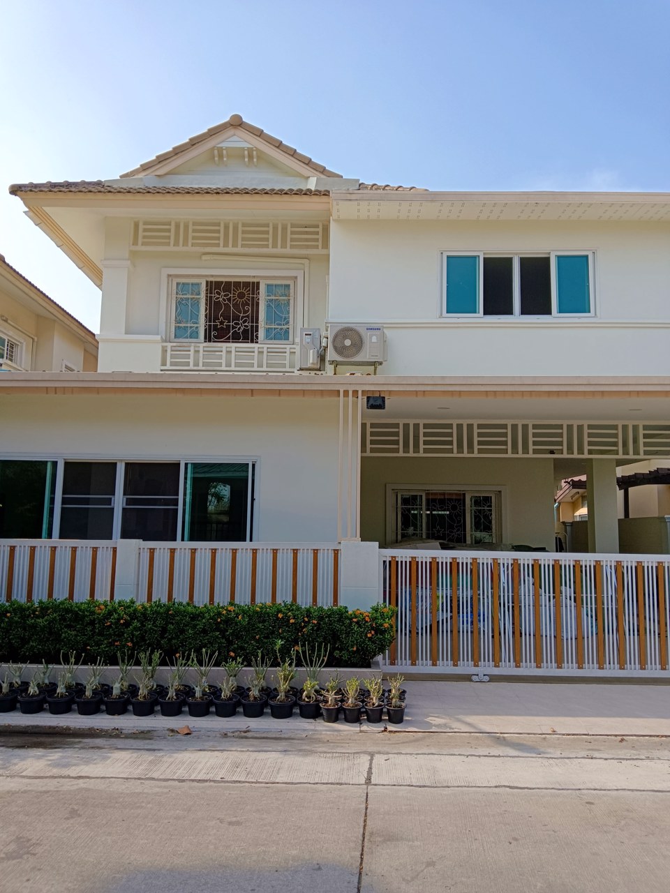 ขายบ้านเดี่ยว-หมู่บ้านปรีชาร่มเกล้า-โครงการห่างถนนใหญ่ประมาณ-150-เมตร-ใกล้สถานีรถไฟฟ้า-2-สาย