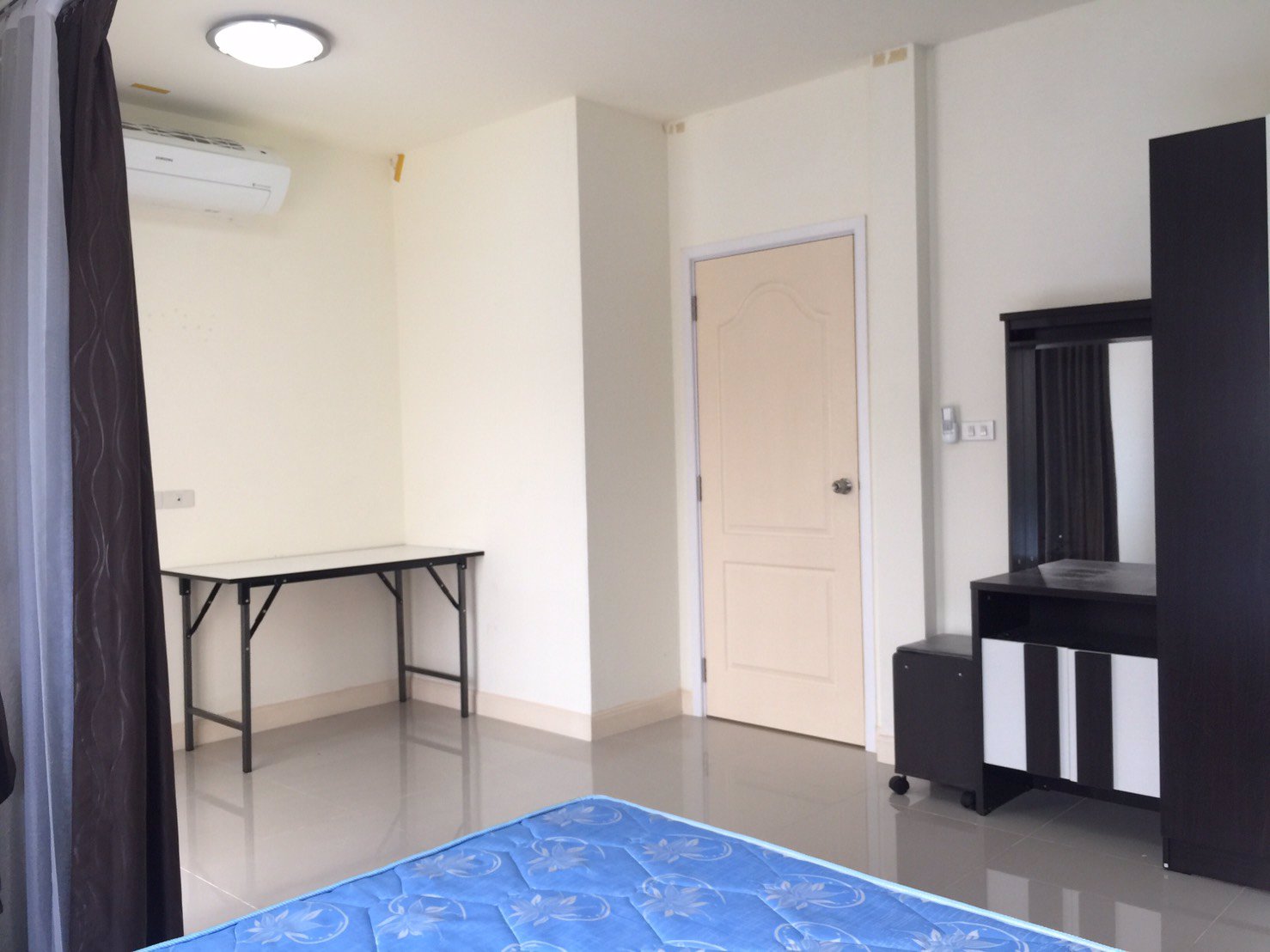 หมู่บ้านเปรมประชา-ซีซั่น-ทาวน์โฮมสภาพใหม่-เจ้าของไม่เคยอยู่-ตกแต่งพร้อมอยู่-ของเเถมทั้งหลัง