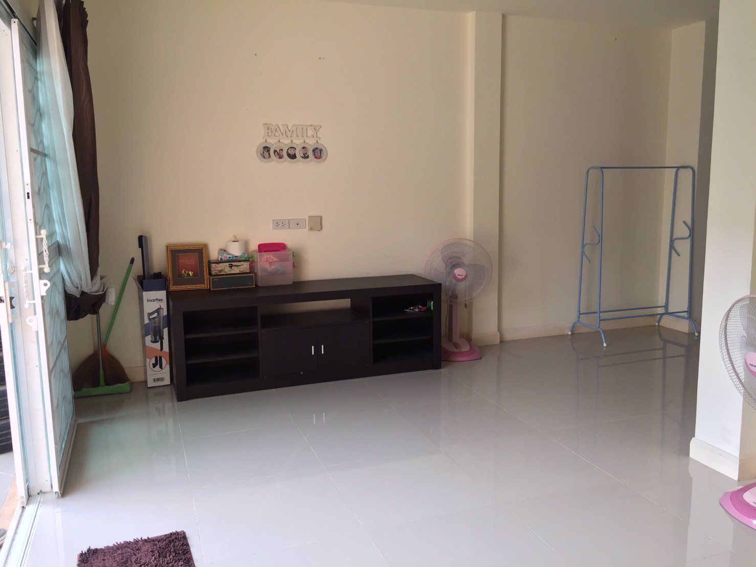 หมู่บ้านเปรมประชา-ซีซั่น-ทาวน์โฮมสภาพใหม่-เจ้าของไม่เคยอยู่-ตกแต่งพร้อมอยู่-ของเเถมทั้งหลัง