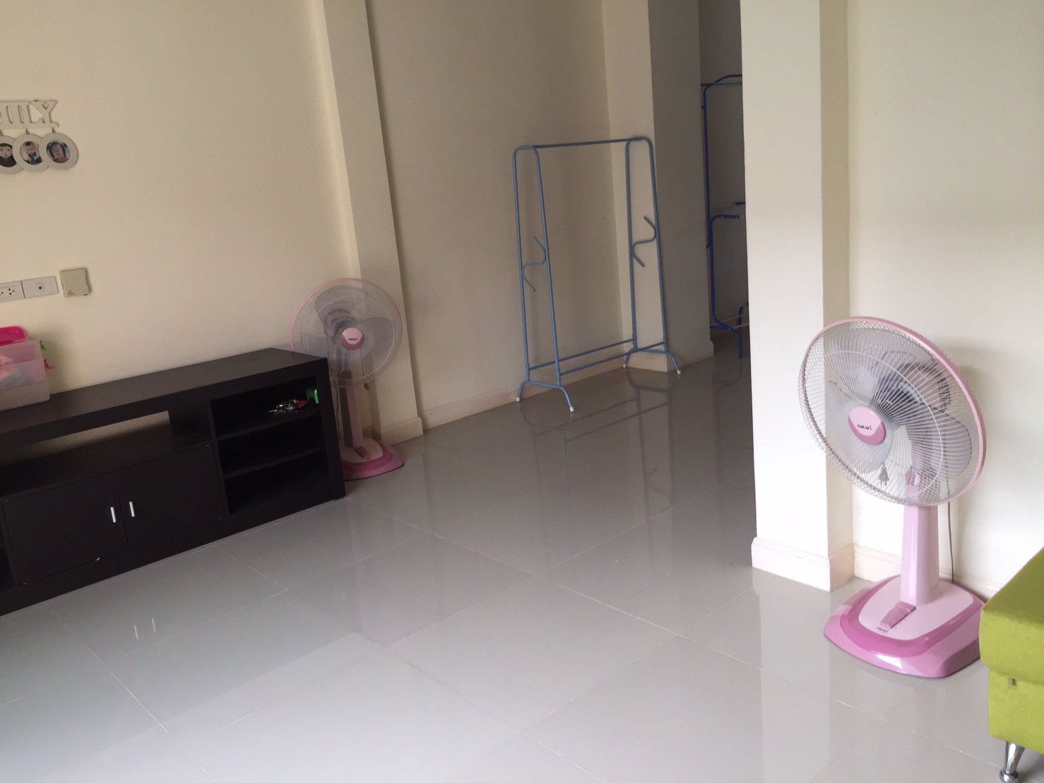 หมู่บ้านเปรมประชา-ซีซั่น-ทาวน์โฮมสภาพใหม่-เจ้าของไม่เคยอยู่-ตกแต่งพร้อมอยู่-ของเเถมทั้งหลัง