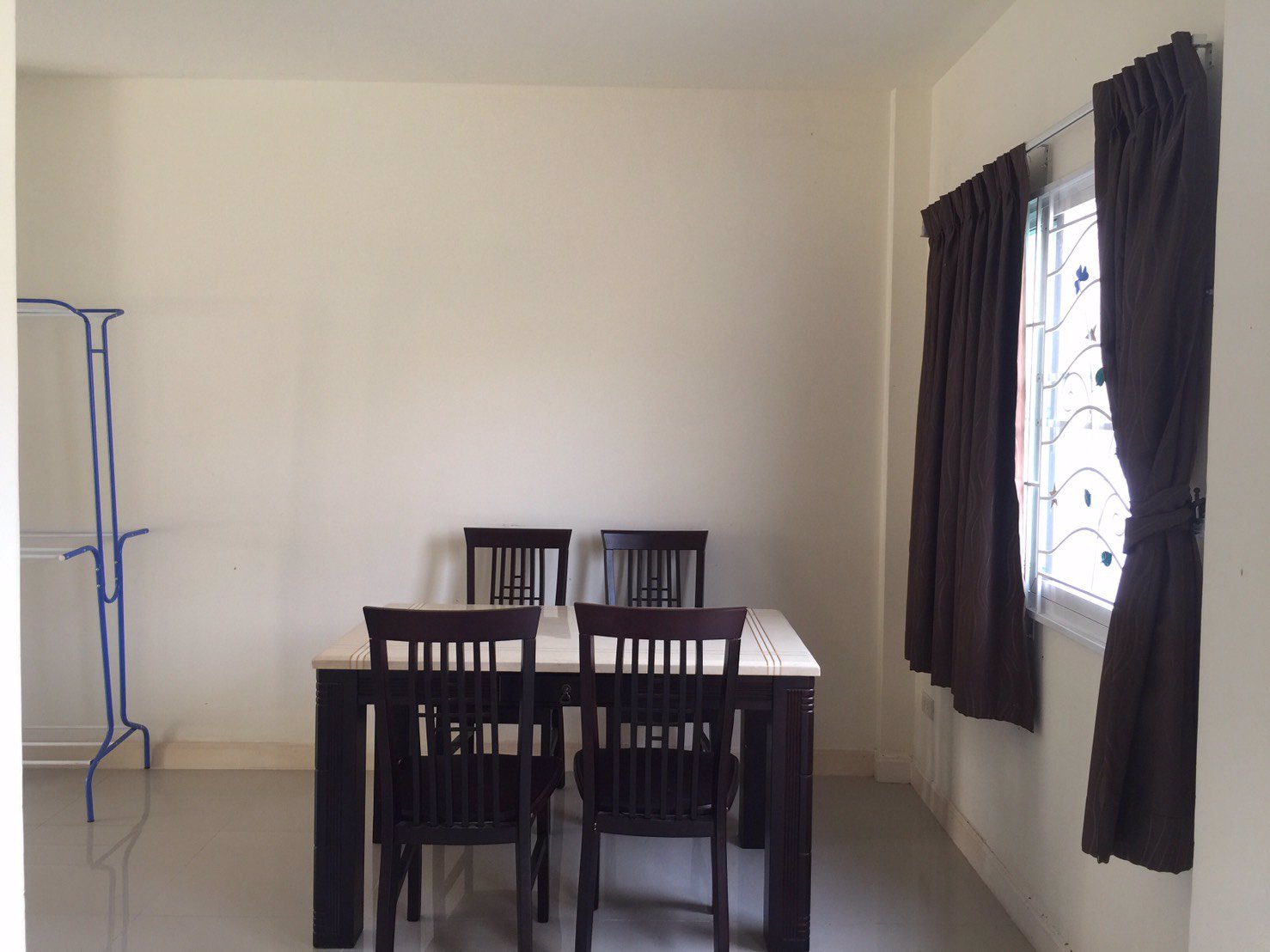 หมู่บ้านเปรมประชา-ซีซั่น-ทาวน์โฮมสภาพใหม่-เจ้าของไม่เคยอยู่-ตกแต่งพร้อมอยู่-ของเเถมทั้งหลัง