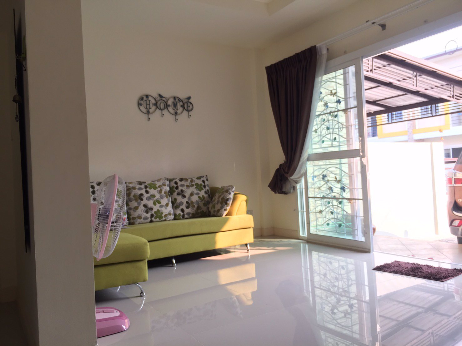 หมู่บ้านเปรมประชา-ซีซั่น-ทาวน์โฮมสภาพใหม่-เจ้าของไม่เคยอยู่-ตกแต่งพร้อมอยู่-ของเเถมทั้งหลัง