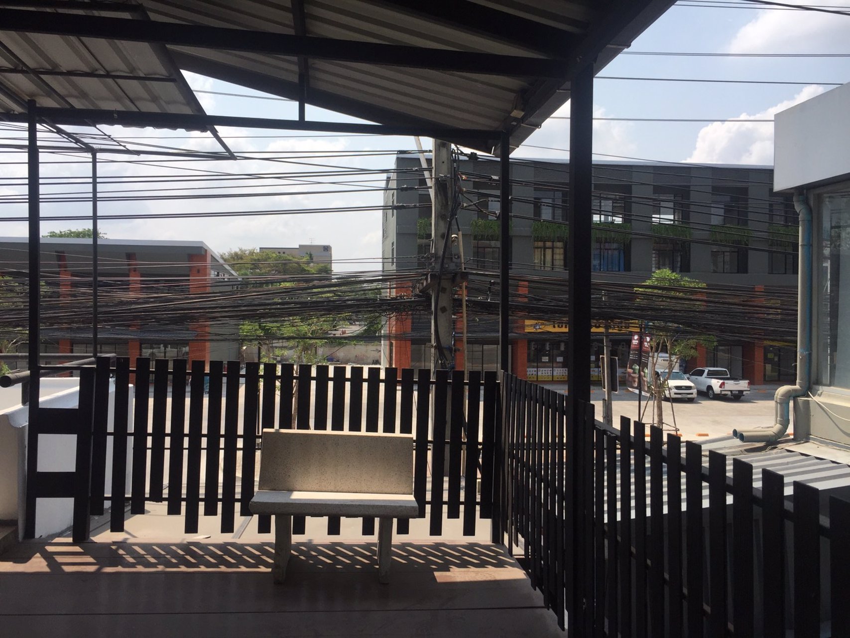 อาคารสำนักงานติดถนนศรีวรา-ทำเลดี-สูง-4-ชั้น-ภายในมี-18-ห้อง-ห้องน้ำ-8-ห้อง-เเละห้องโถงใหญ่-1-ห้อง