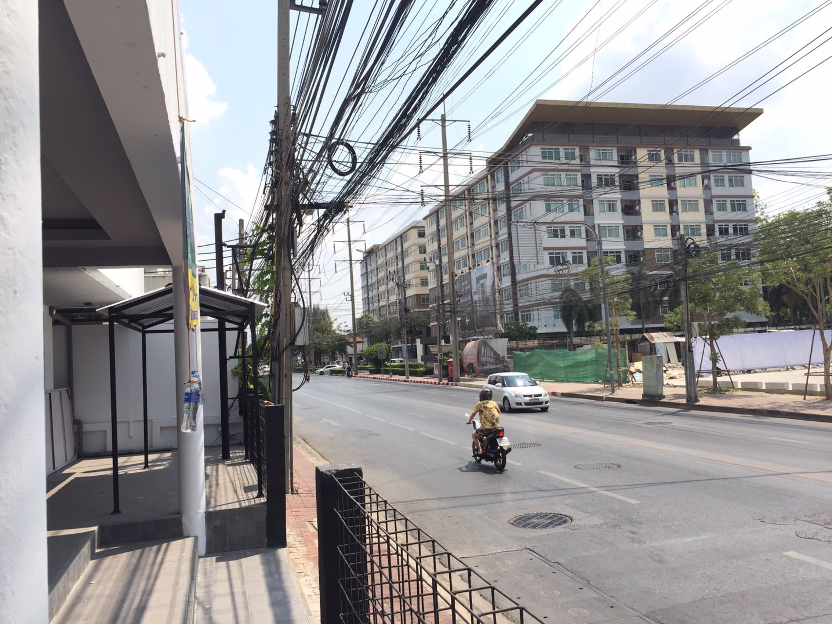 อาคารสำนักงานติดถนนศรีวรา-ทำเลดี-สูง-4-ชั้น-ภายในมี-18-ห้อง-ห้องน้ำ-8-ห้อง-เเละห้องโถงใหญ่-1-ห้อง