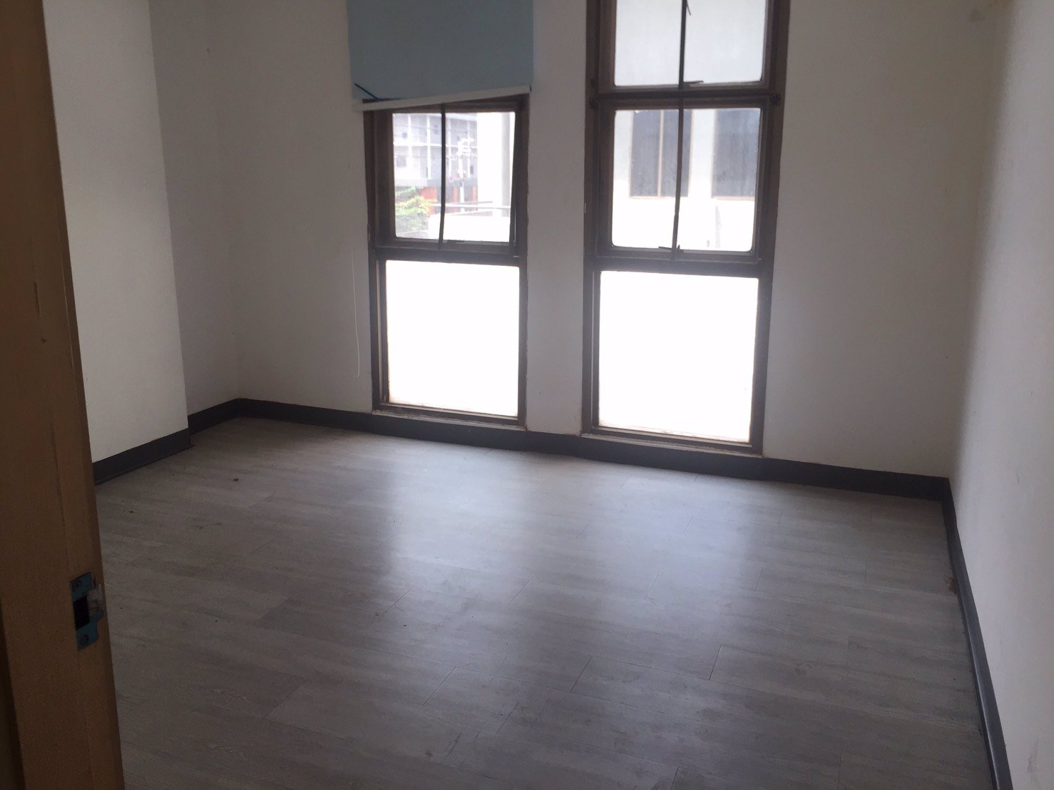 อาคารสำนักงานติดถนนศรีวรา-ทำเลดี-สูง-4-ชั้น-ภายในมี-18-ห้อง-ห้องน้ำ-8-ห้อง-เเละห้องโถงใหญ่-1-ห้อง