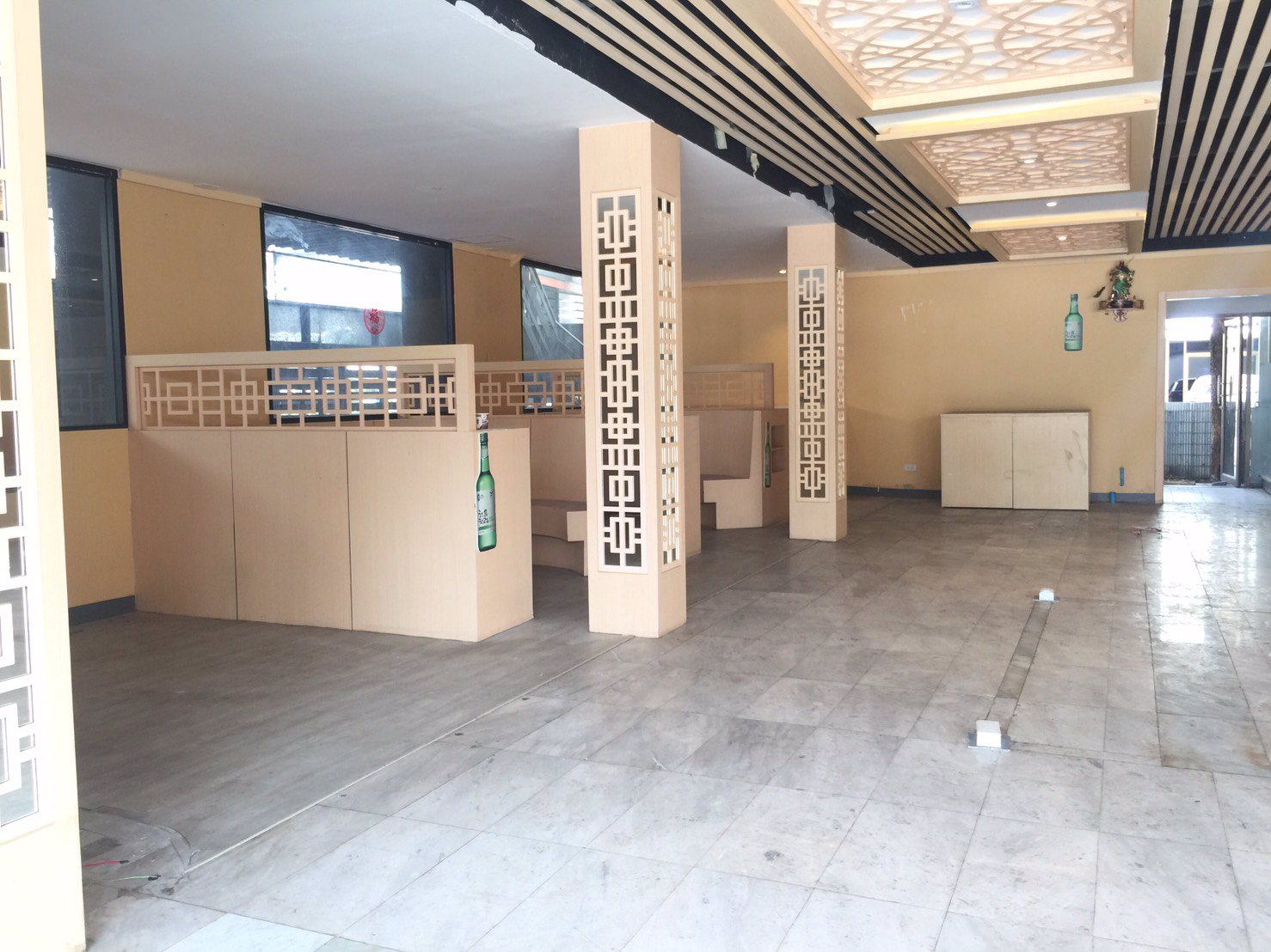 อาคารสำนักงานติดถนนศรีวรา-ทำเลดี-สูง-4-ชั้น-ภายในมี-18-ห้อง-ห้องน้ำ-8-ห้อง-เเละห้องโถงใหญ่-1-ห้อง