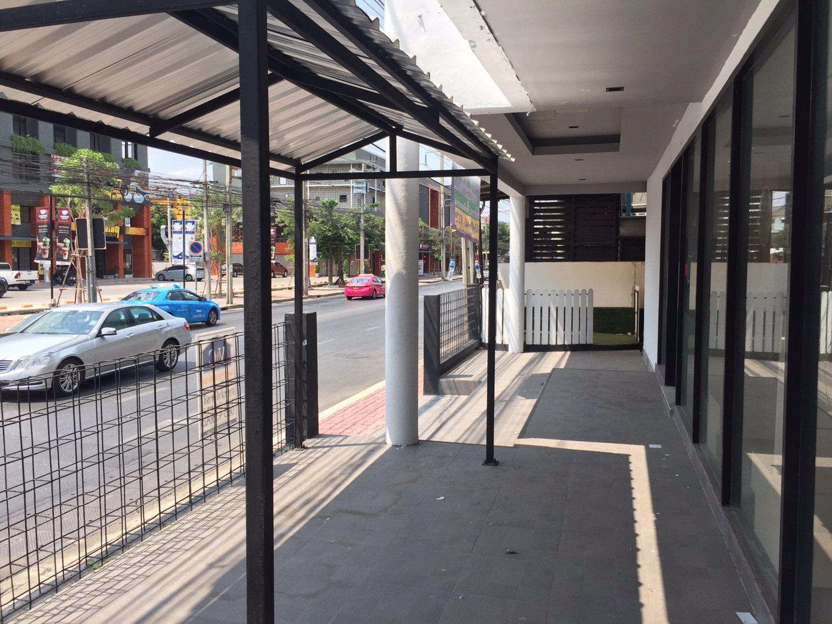 อาคารสำนักงานติดถนนศรีวรา-ทำเลดี-สูง-4-ชั้น-ภายในมี-18-ห้อง-ห้องน้ำ-8-ห้อง-เเละห้องโถงใหญ่-1-ห้อง