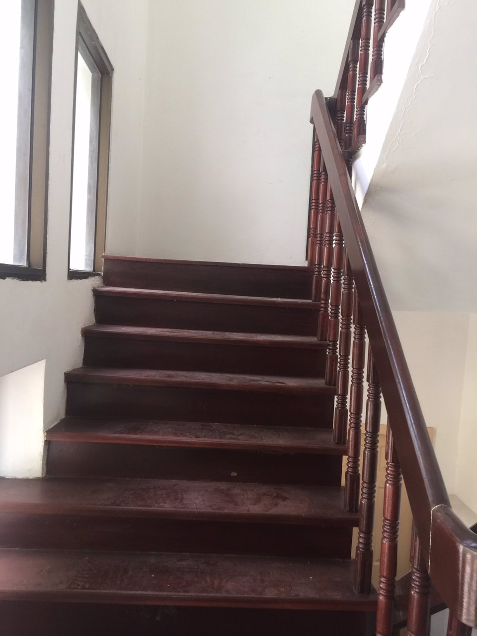 อาคารสำนักงานติดถนนศรีวรา-ทำเลดี-สูง-4-ชั้น-ภายในมี-18-ห้อง-ห้องน้ำ-8-ห้อง-เเละห้องโถงใหญ่-1-ห้อง