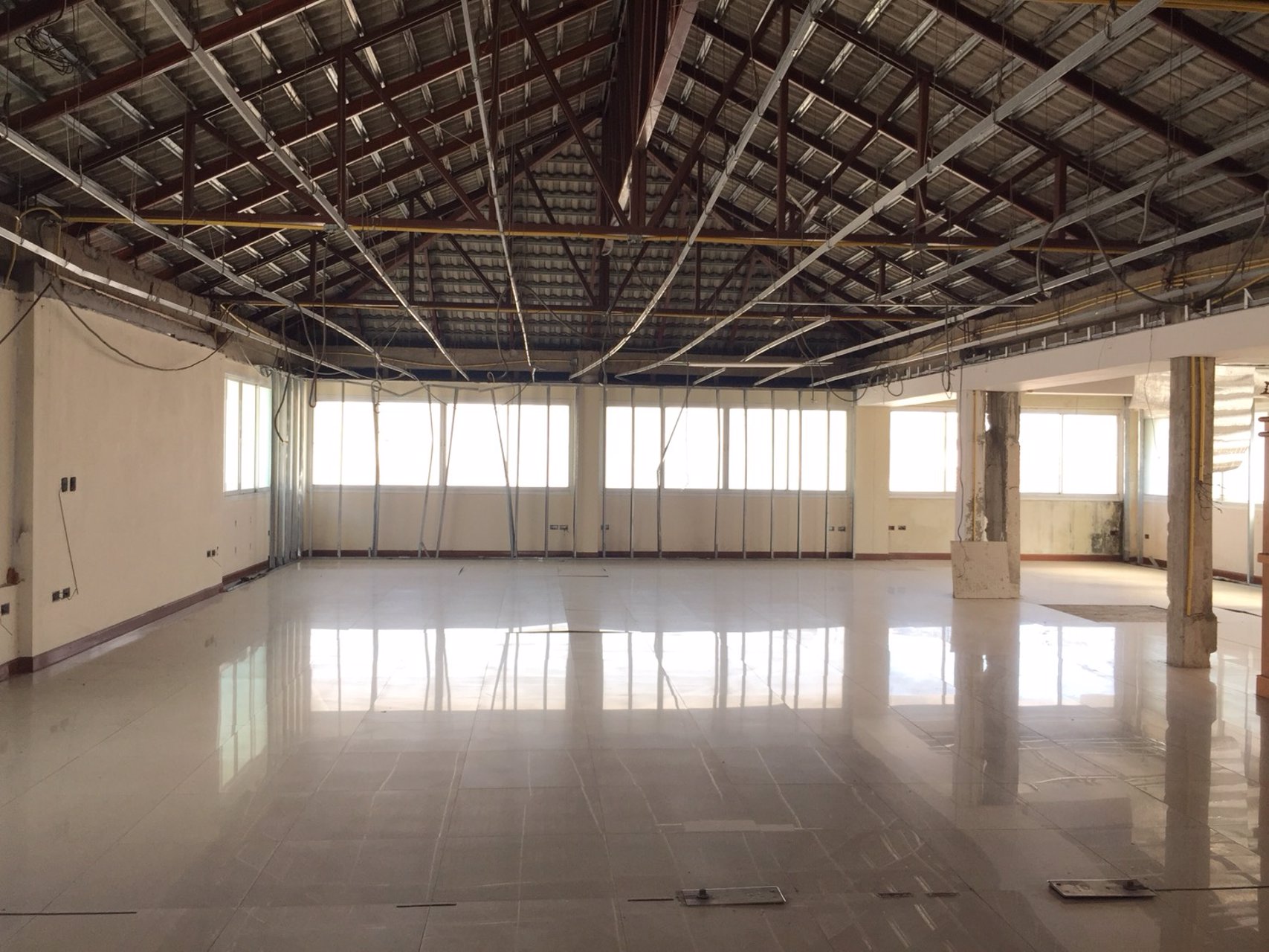 อาคารสำนักงาน-ถนนศรีวรา-5-ชั้น-มีลิฟท์