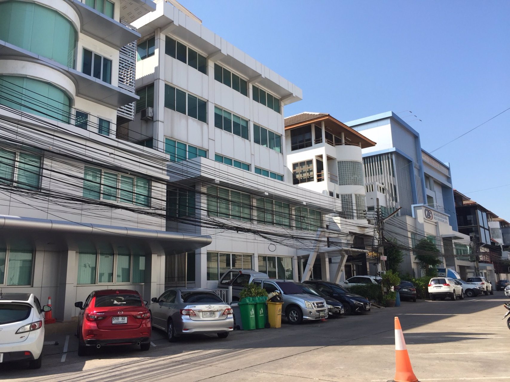 อาคารสำนักงาน-ถนนศรีวรา-5-ชั้น-มีลิฟท์