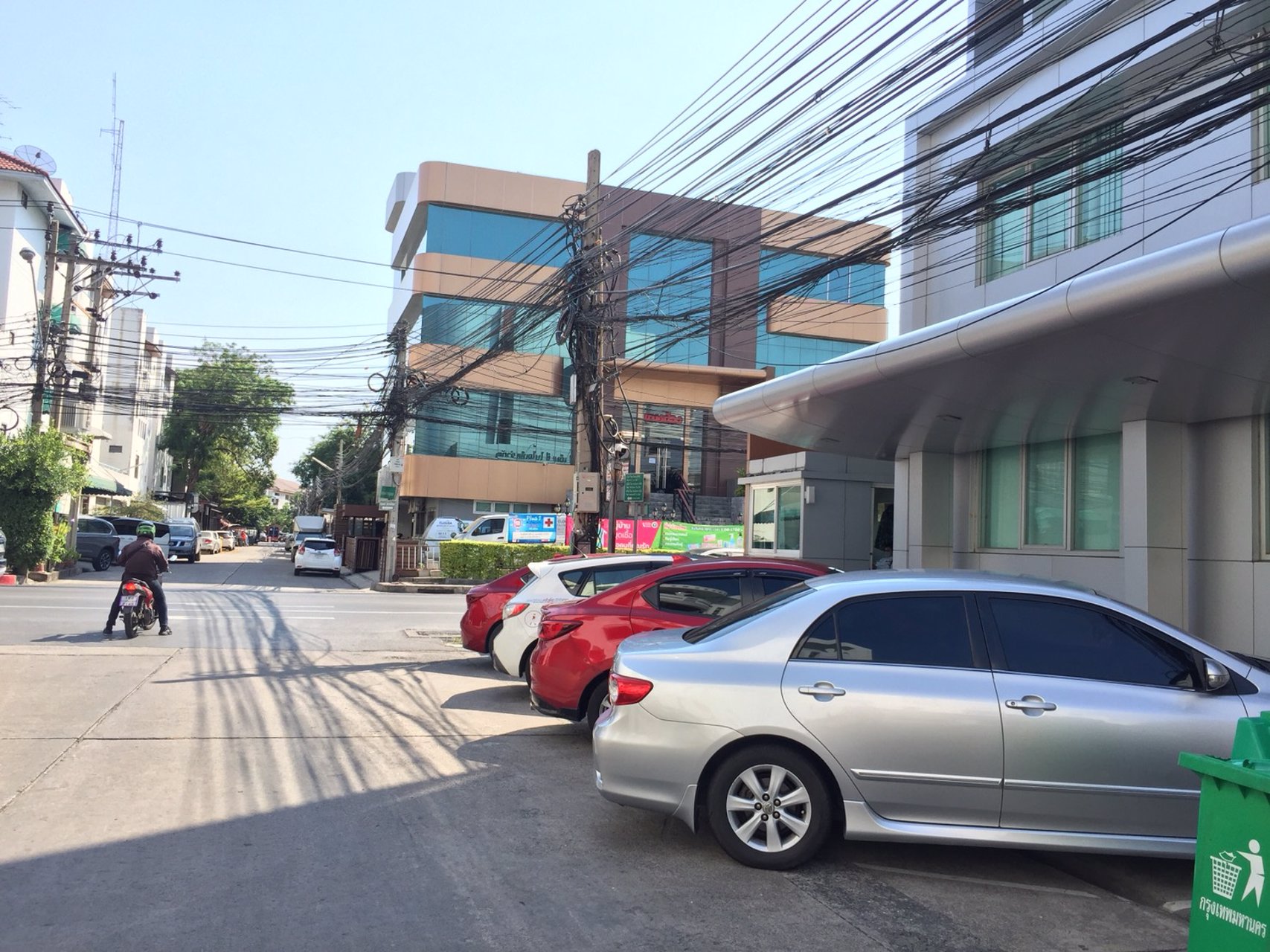 อาคารสำนักงาน-ถนนศรีวรา-5-ชั้น-มีลิฟท์