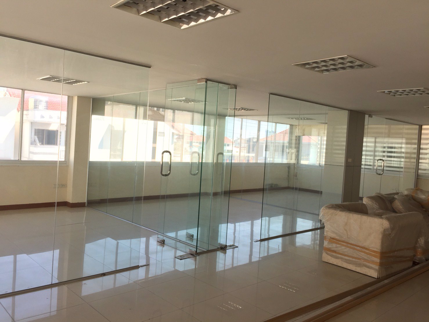 อาคารสำนักงาน-ถนนศรีวรา-5-ชั้น-มีลิฟท์