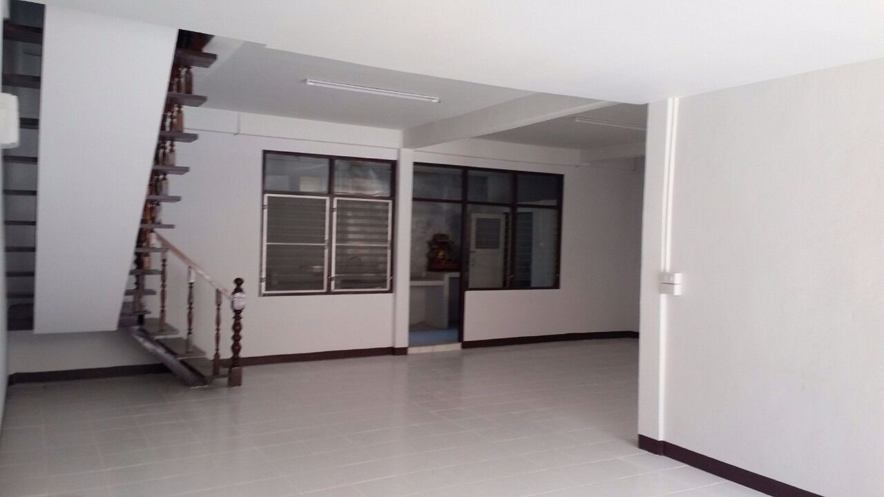 ขายบ้านแฝด-2-ชั้น-หมู่บ้านเข็มเพชร-ถนนรามคำแหง58-4