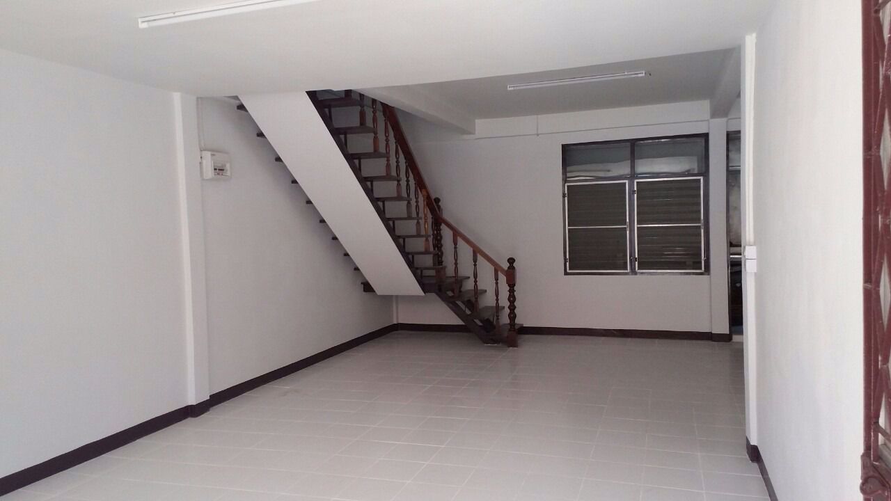 ขายบ้านแฝด-2-ชั้น-หมู่บ้านเข็มเพชร-ถนนรามคำแหง58-4