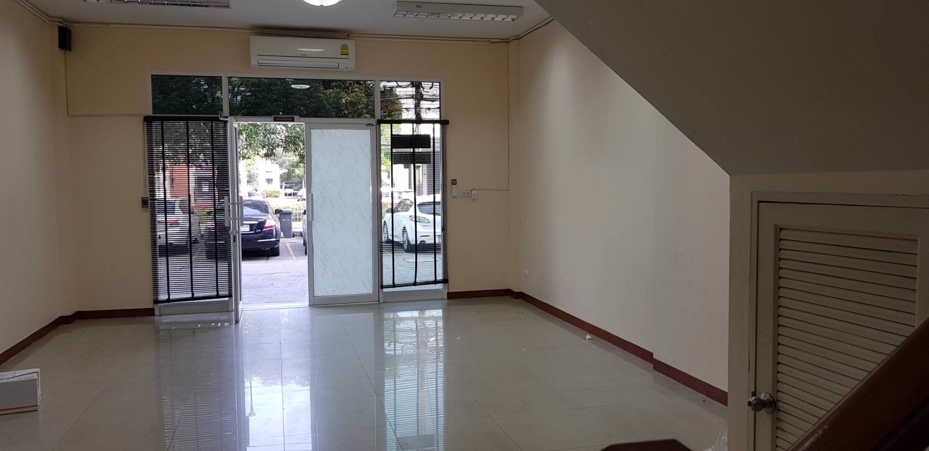 ให้เช่าโฮมออฟฟิศ4ชั้นติดถนนใหญ่-นวมินทร์